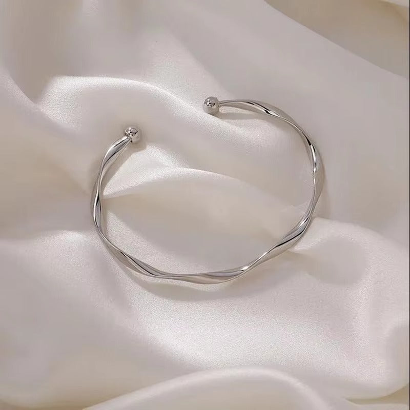 Qalbiya Nourae Bangle